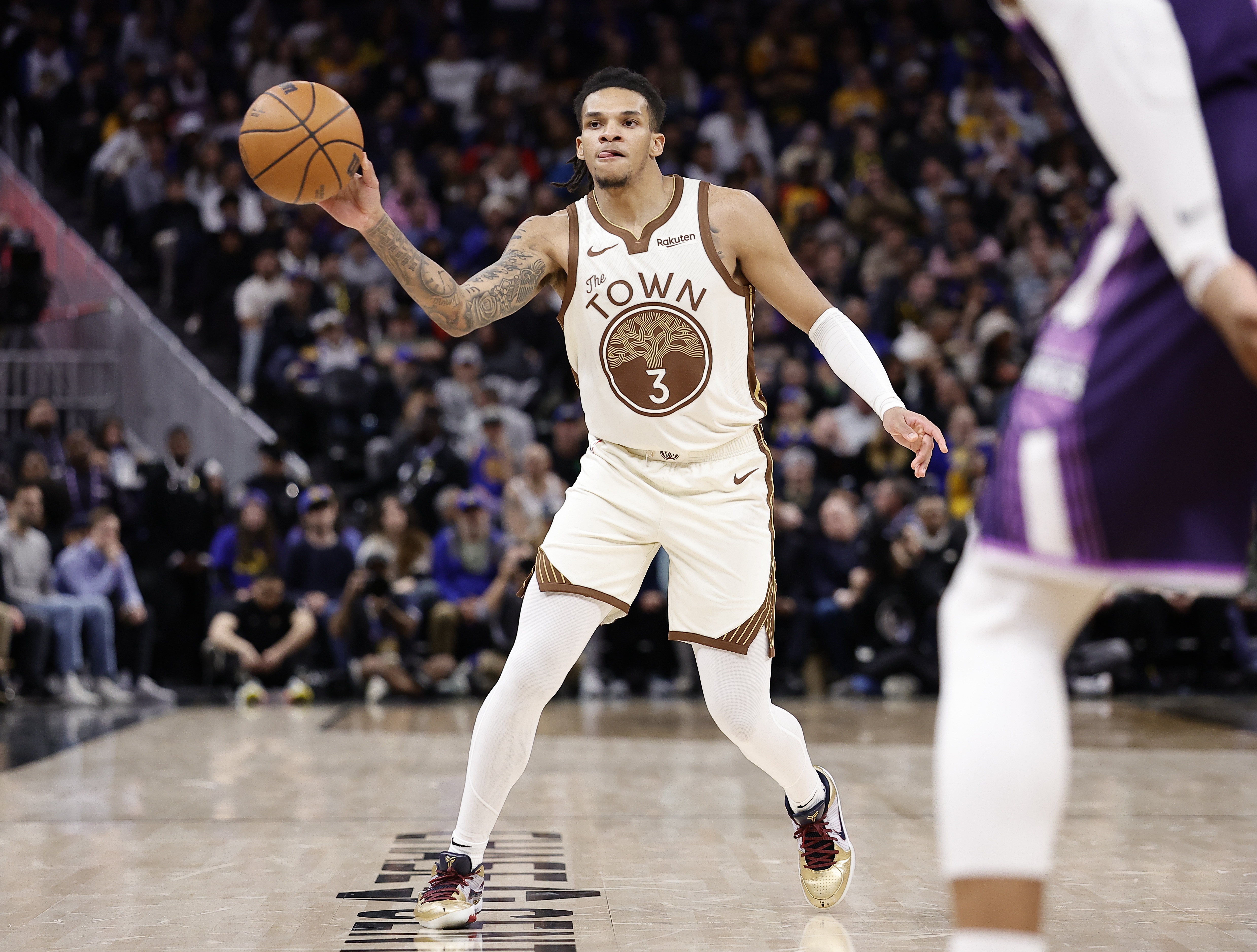 PC蛋蛋-差太多了！勇士上半场三分31中13&amp;命中率42% 开拓者三分18中3