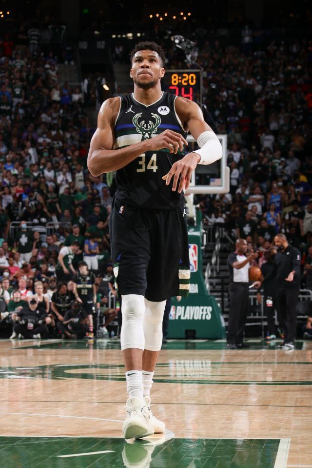 加拿大28-字母哥终于放弃三分球 篮下14中10冲垮篮网防线