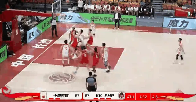 幸运28-王俊杰拼下前场板未能打进，目前14中5得到14分14篮板